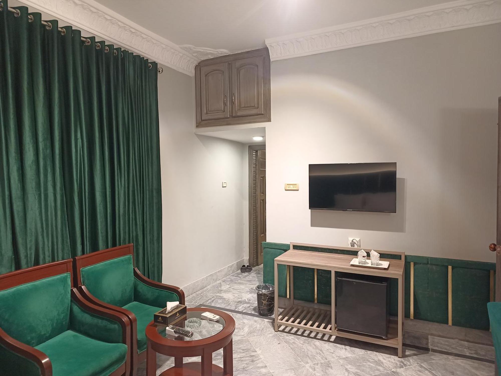 Vip Express Hotel Peshawar Bagian luar foto